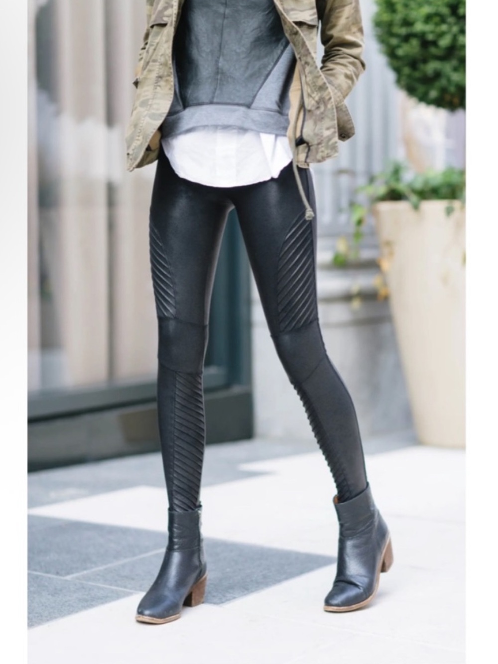 Spanx Faux Leather Moto Leggings Black Compression Shaping Women’s Size Medium